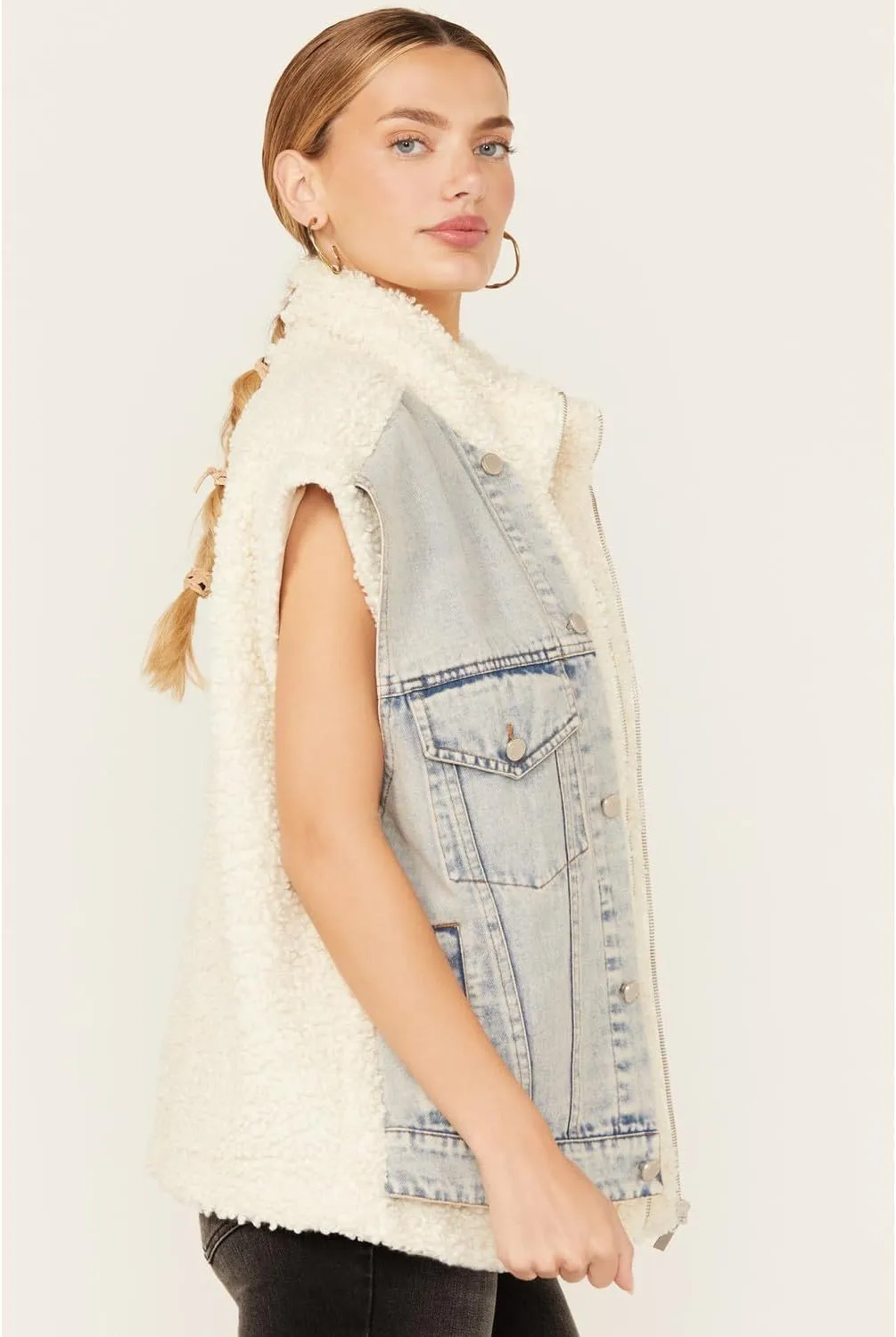 [BLANKNYC] Womens Light Wash Denim Trucker Vest W/Faux Sherpa Detail in Snow Bank
