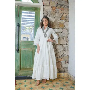 HOUSE OF JAMOTI White Beauty Chikankari Kurta Pant (Set of 2)