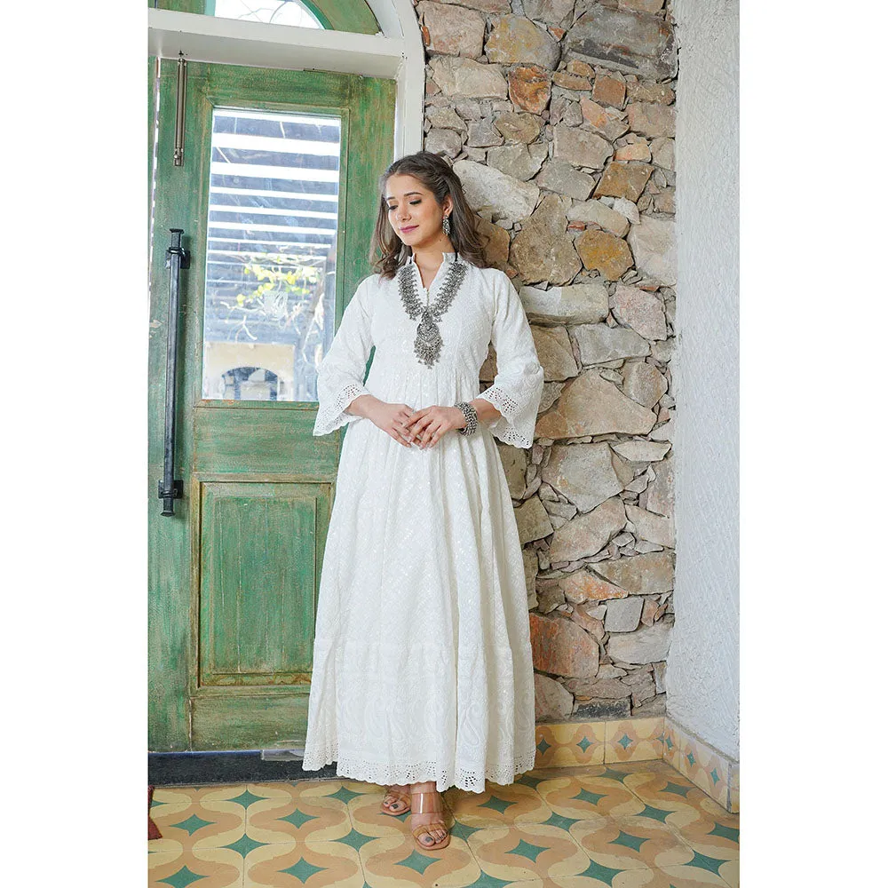 HOUSE OF JAMOTI White Beauty Chikankari Kurta Pant (Set of 2)