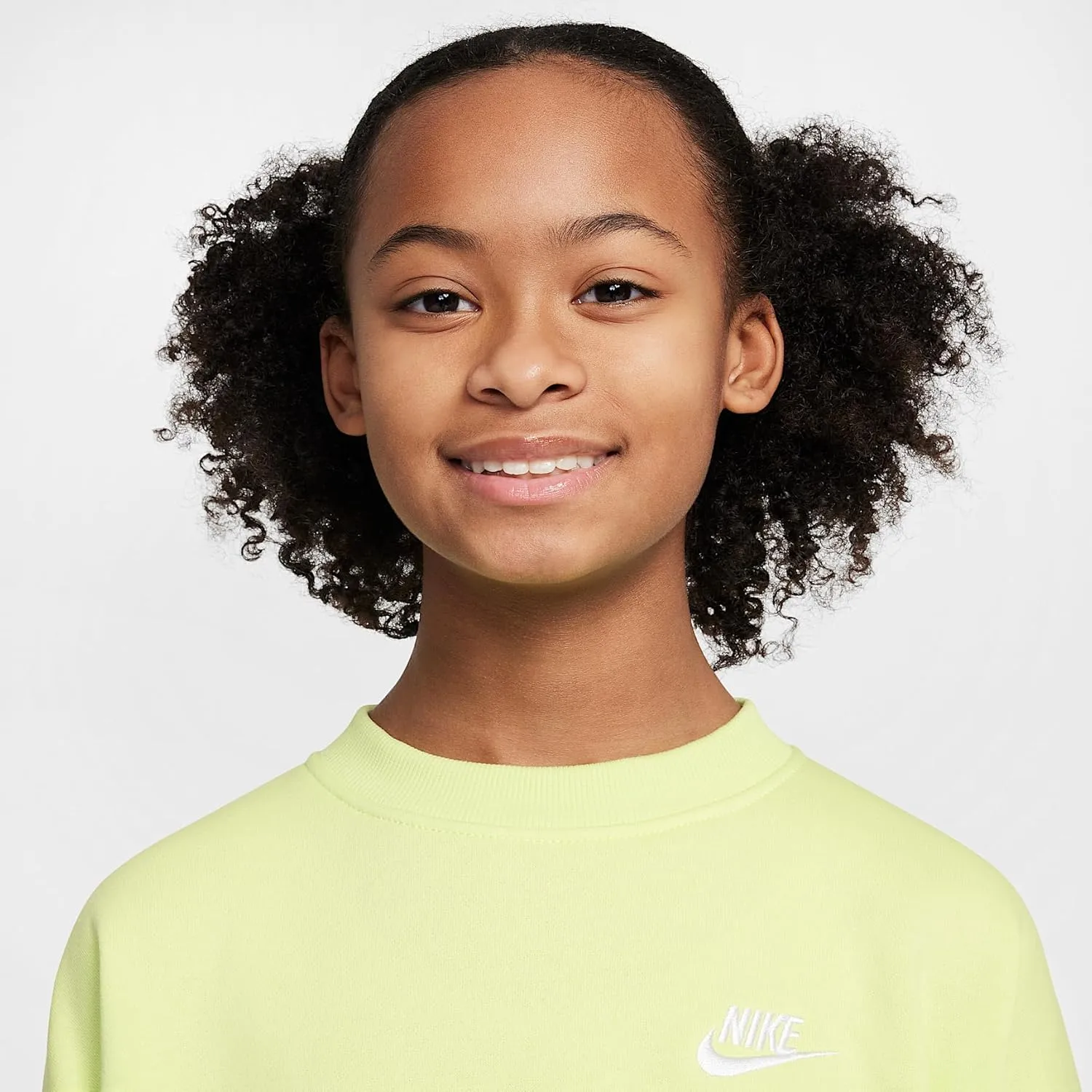 Nike Sportswear Club Fleece Big Kids' Oversized Sweatshirt (FD2923-736, Light Lemon Twist/White)