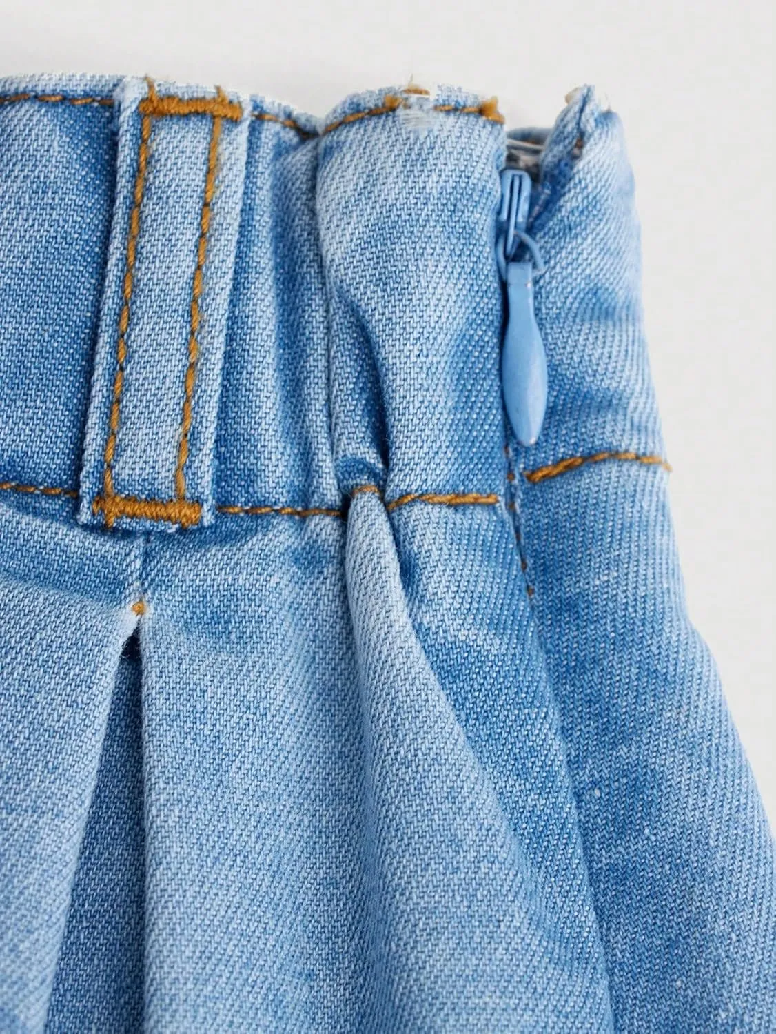 WDIRARA Girl's Light Wash Pleated Zipper Short Plain Denim Skirts Unlined Summer Outfit